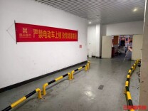 电动自行车进楼从“劝”到“拦”，湖南多地给楼道装上“硬隔离” ｜小区大事