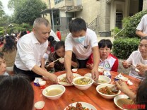 敬老宴一摆就是五年，浏阳养殖户请社区300名老人吃羊肉