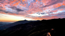 图片新闻 | 洞口龙坪山景区：风车与晚霞同框，美不胜收