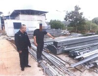 工人受伤索赔未果，包工头偷盗建材“讨说法”获刑