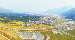 图片新闻：蓝山县毛俊镇田园如画@湖南日报要闻版