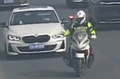 忘摘道具车牌 长沙一车辆上路秒被交警查处