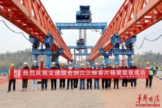 浏江高速首片箱梁完成架设，桥梁上部结构施工驶入快车道