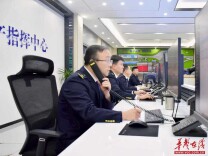 凌晨，他们为春运回家路“掌灯”