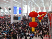 “流动中国”活力足 大年初一湖南前往多地余票充足