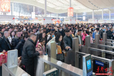 春节假期夜间高铁扩容42.9% 长沙南站打通返乡返岗“夜通道”