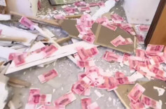 视频|装修师傅拆吊顶竟拆出数万元现金，当事人：男主人藏的，已物归原主