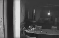 深夜客厅起火浓烟封门，母子俩“关窗堵缝”固守待援获救