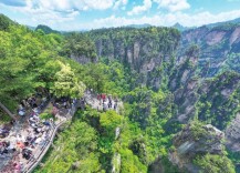 青山多妩媚 赏景更从容——张家界国家森林公园“五一”假期游览现场见闻