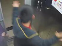 点赞！4名“小孩哥”被困电梯后冷静报警自救