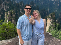 三千奇峰为证！俄罗斯情侣在张家界许下浪漫婚约