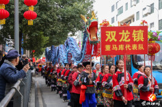 花垣：神秘湘西过大年 民俗巡游闹新春