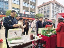 蓝山：年货集市促消费，惠民乐购年味浓