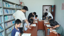 从作业辅导到美育陪伴，临武用公益课堂补上乡村孩子假期“空白地带”