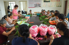指尖生花 闲暇生财！临武龙归坪村：手工花“开”出留守群众增收路