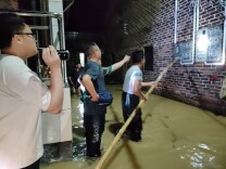 一场强降雨突袭临武县万水乡，乡村干部闻“汛”而动，冲锋在前显担当！