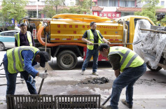 桑植：抢抓晴好天气，疏通城区防汛“动脉”