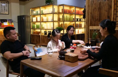 桑植白茶一条街：一缕茶香 引来八方游客