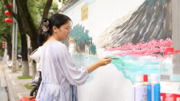 妙笔生花！桃源姑娘舒丽萍用墙绘扮靓家乡