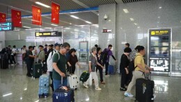 入境游持续火热 张家界景区“长满”了外国人