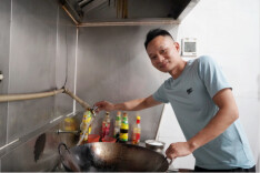 衡阳蒸湘区雨母山镇自来水通水项目完工，当地群众用上优质自来水