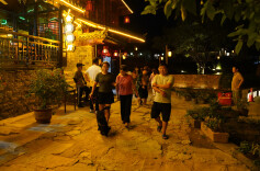 中方县：荆坪古村焕新迎客，农家乐生意持续火爆