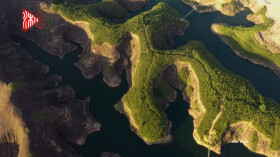 “无寸土不丽，无一山不奇！”湖南郴州丹霞秘境美上天