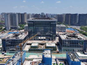 湖南建投集团领创数智中心项目新建商业主体全面封顶