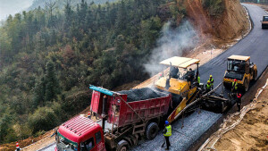 铺就经济快车道