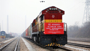 “湘粤非”铁海联运国际班列开行超2000列