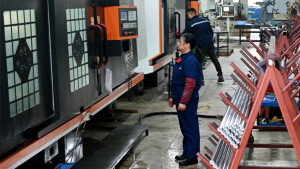 开足马力赶订单