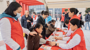 各地开展多种活动 践行新时代雷锋精神