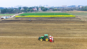 人勤春早 春耕春播忙