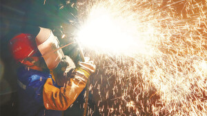 春来生产热潮涌