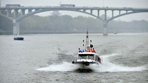 重拳整治橘子洲景区水域违规载客乱象