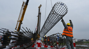 宜常高铁湖南段全线首根桩基顺利开钻