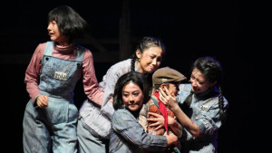 话剧《红岩》在长沙上演