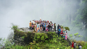 民族风情引游客