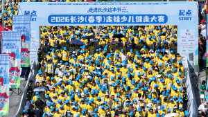 浏阳河畔“走娃”