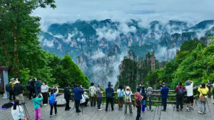 天子山上云如丝
