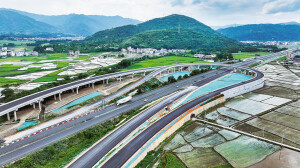 筑密高速网 铺就发展路