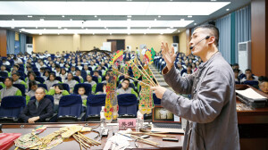 非遗纸影进校园 青春无毒向未来