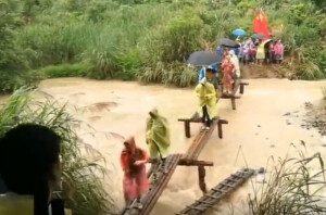 跋山涉水 记者重走长征路体验长征的艰辛