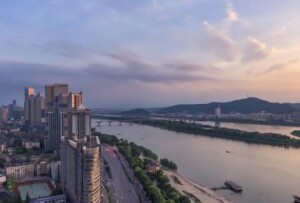 第九届（全球）湘商大会启幕 湖南：开放高地 投资热土