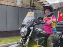 一人一摩托 &ldquo;黄桃奶奶&rdquo;环游中国宣传炎陵黄桃