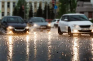 面对汛期暴雨 科学避险早知道