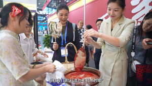 打卡文博会｜以漆为笔、以水为媒，网红非遗&ldquo;漆扇&rdquo;来文博会啦！