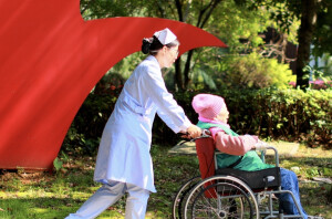 用爱陪伴，让生命充满尊严和温情