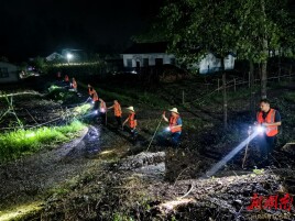 岳阳经开区康王乡：向“险”而行 党旗红在一线