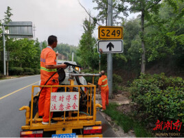 洪江区公路：擦亮公路标志牌  提升颜值保安全